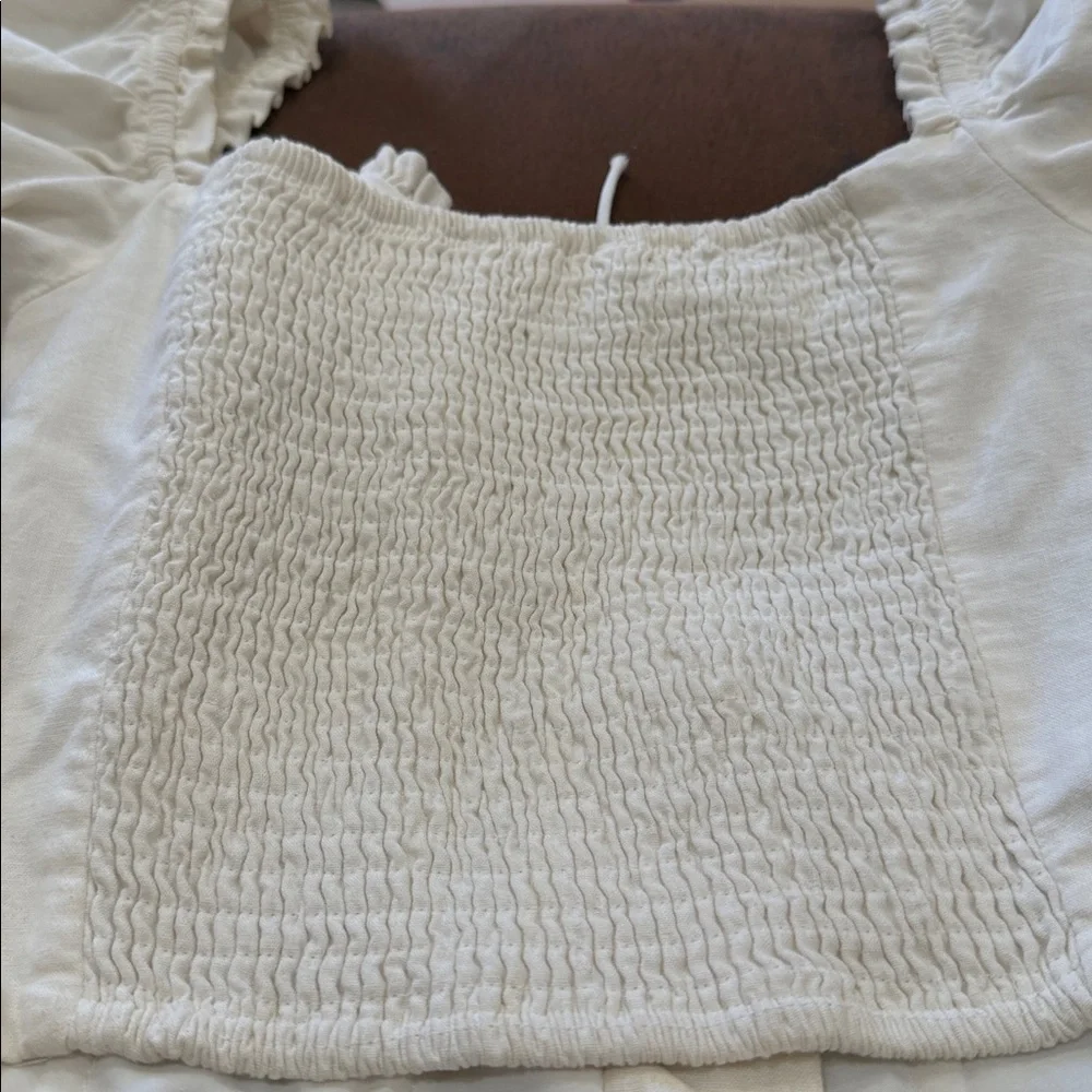 ASTR Lacy Puff Sleeve Smocked crop top size Medium